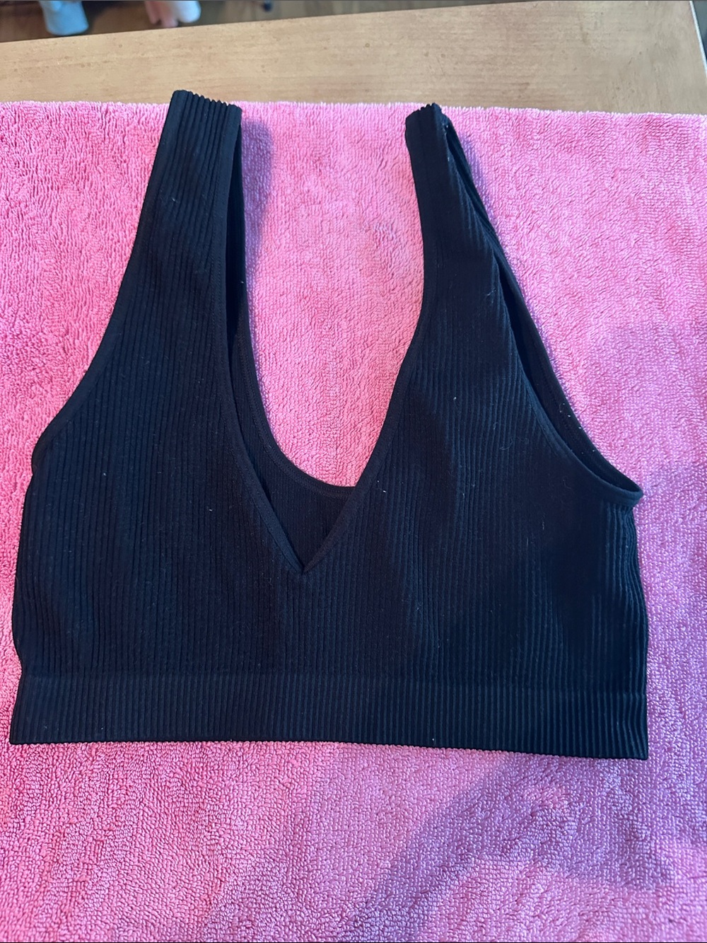 Colsie Black Seamless Ribbed V-Neck Sports Bralette